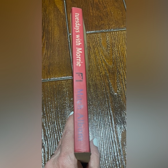 Tuesdays with Morrie: An Old Man, a Young Man, and Life's Greatest Lesson - Picture 2 of 4